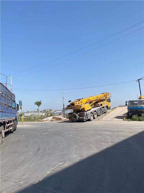 七台河市25吨吊车的租赁价格大概是多少？